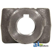D068013 Implement Yoke Round Bore w/ Keyway