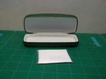Lacoste Crocodile Logo Green Hard Clamshell Eyeglass Glasses Case w/Micro Fiber