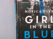 Girl In The Blue Coat - Monica Hesse (paperback book)