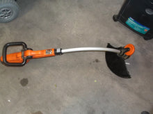 Black+Decker GH3000 High Perf 14-Inch 7.5-Amp Electric Curved String Trimmer 45x15x13