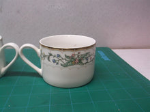 4 Farberware Wellesley 486 White Shabby Chic Cups