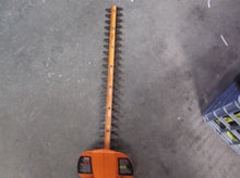 HH2455 Black & Decker 24" 120V Electric Hedge Hog Trimmer W/ Rotating Handle 46x7x7