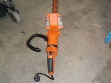 HH2455 Black & Decker 24" 120V Electric Hedge Hog Trimmer W/ Rotating Handle 46x7x7