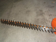 HH2455 Black & Decker 24" 120V Electric Hedge Hog Trimmer W/ Rotating Handle 46x7x7