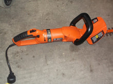 HH2455 Black & Decker 24" 120V Electric Hedge Hog Trimmer W/ Rotating Handle 46x7x7