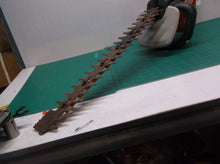 Black & Decker BEHTS300 20-Inch 3.8-Amp Electric Saw Blade Hedge Trimmer 32X9X10
