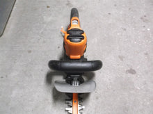 Black & Decker BEHTS300 20-Inch 3.8-Amp Electric Saw Blade Hedge Trimmer