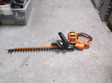 Black & Decker BEHTS300 20-Inch 3.8-Amp Electric Saw Blade Hedge Trimmer