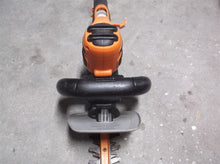 Black & Decker BEHTS300 20-Inch 3.8-Amp Electric Saw Blade Hedge Trimmer