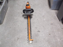Black & Decker BEHTS300 20-Inch 3.8-Amp Electric Saw Blade Hedge Trimmer