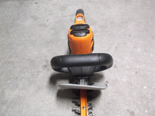 Black & Decker BEHTS300 20-Inch 3.8-Amp Electric Saw Blade Hedge Trimmer