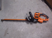 Black & Decker BEHTS300 20-Inch 3.8-Amp Electric Saw Blade Hedge Trimmer