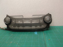2013-2015 Chevrolet Impala/ Malibu Radio/ Media player control panel Untested