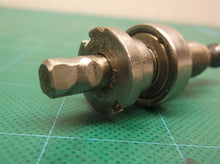605256-01 Reverse Thread Screw & 392095-00 Spindle Assy w GRINDING Dewalt DW959