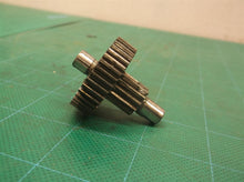 449486-00SV Gear & Pinion off a DEWALT DW130V SPADE HANDLE DRILL