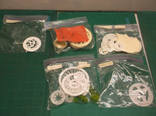 (5) Gum paste Singapore orchid chrysantheum leaf daisy poinsettia bridal lilly