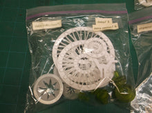 (5) Gum paste Singapore orchid chrysantheum leaf daisy poinsettia bridal lilly