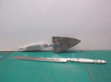 Wallace cake serving set