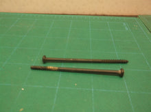 N098351 Screw from a DeWALT DWE4011 4.5" Small Angle Grinder