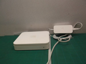 Apple Airport Extreme base station w A1202 AC Power Supply Apple w manuals & cd