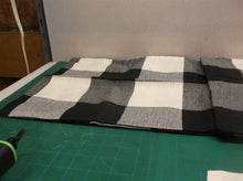 Set of 2 zippered 19.5 x 11.5 pillow cases
