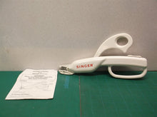 SINGER SMART SCISSORS Battery Operated Fabric Cutter DS1