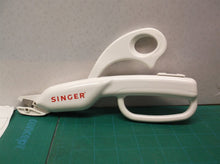 SINGER SMART SCISSORS Battery Operated Fabric Cutter DS1