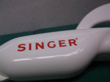 SINGER SMART SCISSORS Battery Operated Fabric Cutter DS1