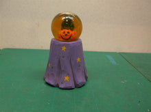 small pumpkin snow globe ds1