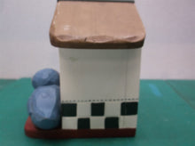 Eddie Walker midwest carved resin Bluebird Bird House 6.75” x 5.5” ds1