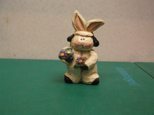 Eddie Walker Figurine Bunny w Flowers ds1