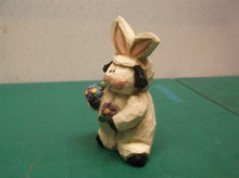 Eddie Walker Figurine Bunny w Flowers ds1