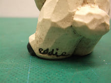 Eddie Walker Figurine Bunny w Flowers ds1