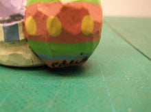 Eddie Walker Figurine Bunny Egg Painter ds1