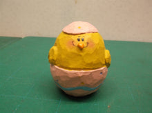 Eddie Walker Figurine Chick Egg Pink ds1