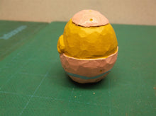 Eddie Walker Figurine Chick Egg Pink ds1