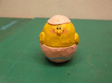Eddie Walker Figurine Chick Egg Pink ds1