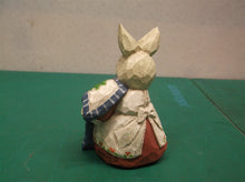 Eddie Walker Figurine Mother Bunny Carrot Blanket ds1