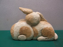 Eddie Walker Figurine Bunnies w Bow ds1