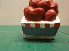 Eddie Walker Figurines Kitty Angle Wheel Barrel of Hearts ds1