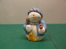 Eddie Walker Figurines Snowman w Broom Bird ds1