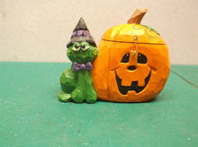 Eddie Walker Figurine Frog Pumpkin Bat ds1