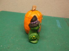 Eddie Walker Figurine Frog Pumpkin Bat ds1