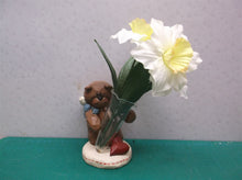 Eddie Walker Figurines Teddy w Flower Vase ds1