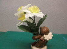 Eddie Walker Figurines Teddy w Flower Vase ds1