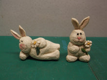Eddie Walker Figurines Bunnies w Daisies ds1