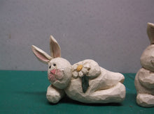 Eddie Walker Figurines Bunnies w Daisies ds1