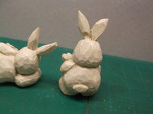 Eddie Walker Figurines Bunnies w Daisies ds1