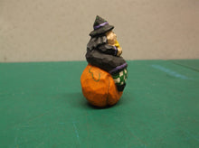 Eddie Walker Figurines Witch on Pumpkin ds1