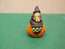 Eddie Walker Figurines Witch on Pumpkin ds1